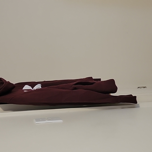 Under Armour sweate - Picture 2 of 4